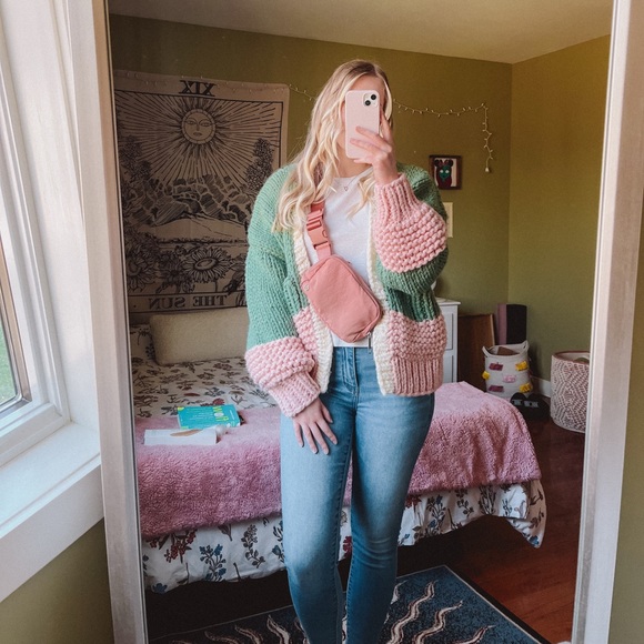 HI I’M HANNAH 🤍 - Picture 3 of 4